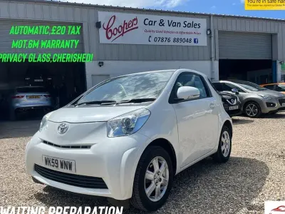 Used Toyota iQ 68 HP (50 kW) 2009 White Hatchback
