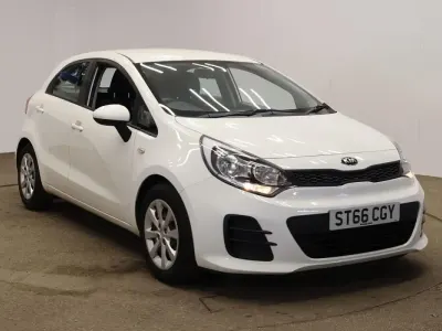 Używany Kia Rio Air 84 KM (61 kW) 2016 Biały Hatchback