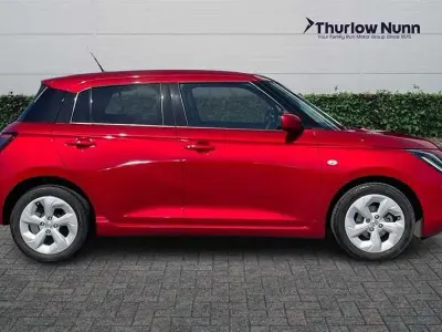 Gebraucht Suzuki Swift 82 PS (60 kW) 2024 Rot Kleinwagen