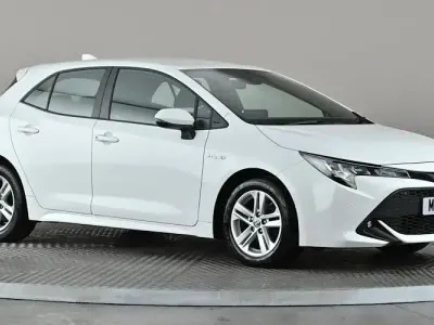 Used Toyota Corolla 122 HP (89 kW) 2021 White Hatchback