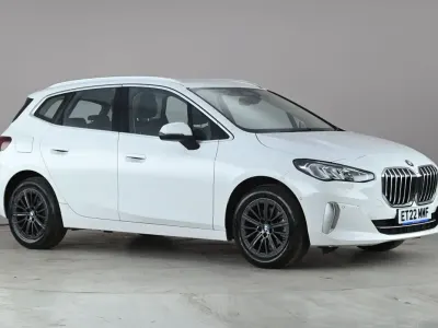 Begagnad BMW 220 Luxury Line 2022 Vit Halvkombi