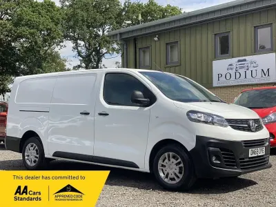 Used Vauxhall Vivaro S 100 HP (73 kW) 2019 White MPV