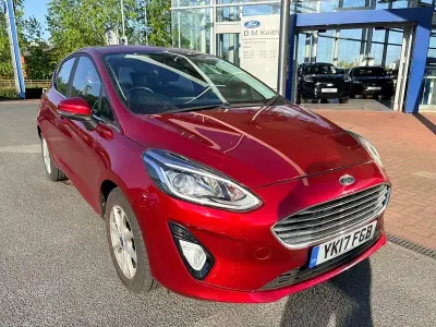 Usado Ford Fiesta Zetec 2017 Vermelho Citadino