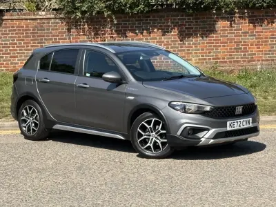Begagnad Fiat Tipo Cross 130 HK (95 kW) 2023 Grå Halvkombi
