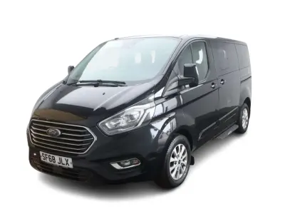 Usado Ford Tourneo 2018 Negro Monovolumen