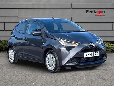 Begagnad Toyota Aygo X-play 71 HK (52 kW) 2021 Grå Halvkombi