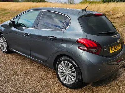 Used Peugeot 208 Allure 2016 Metallic grey Hatchback