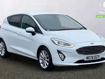 Begagnad Ford Fiesta Titanium 101 HK (74 kW) 2019 Vit Halvkombi