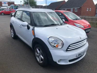 Used Mini Cooper 2013 White Hatchback
