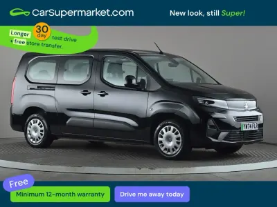 Second-hand Vauxhall Combo Design Edition 100 kW (136 CP) 2025 Negru Monovolum