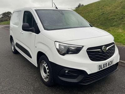 White Used 2019 Vauxhall Combo Edition MPV | £10,250 (Fair price)