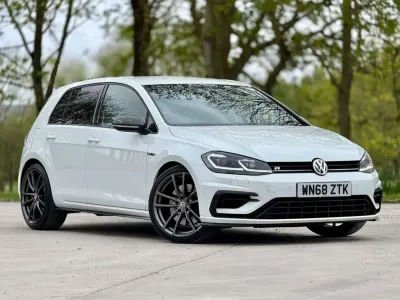 Używany VW Golf VII R 310 KM (228 kW) 2018 Biały Hatchback