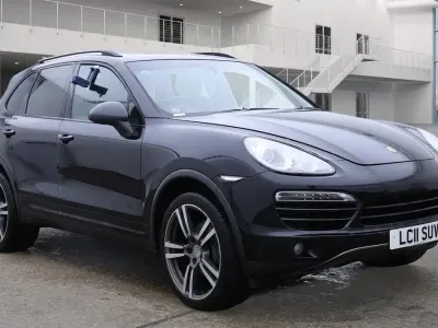 Used Porsche Cayenne 236 HP (173 kW) 2011 Black SUV