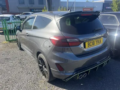 Usado Ford Fiesta ST 200 HP (147 kW) 2018 Cinzento Citadino