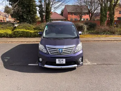 Usado Toyota Alphard 2026 Gris Monovolumen