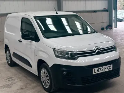 Second-hand Citroën Berlingo 100 CP (73 kW) 2023 Alb Monovolum