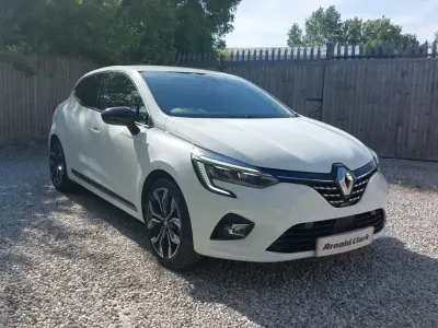 Used Renault Clio Techno 145 HP (106 kW) 2023 White Hatchback
