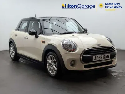 Usado Mini Cooper Hatch 136 HP (100 kW) 2016 Branco Citadino