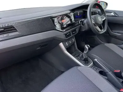 Usado VW Polo Life 95 HP (69 kW) 2023 Vermelho Citadino