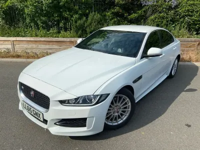 Gebraucht Jaguar XE R-Sport 163 PS (119 kW) 2015 Weiß Limousine