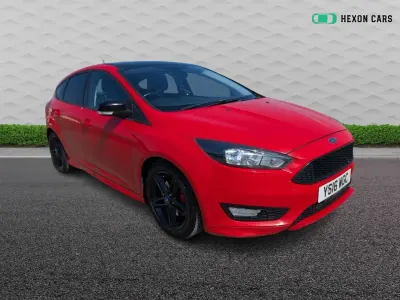 Begagnad Ford Focus Zetec 2016 Röd Halvkombi