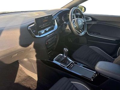 Usado Kia XCeed GT-Line 114 HP (83 kW) 2025 Cinzento SUV