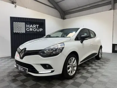 Used Renault Clio IV Play 75 HP (55 kW) 2017 White Hatchback