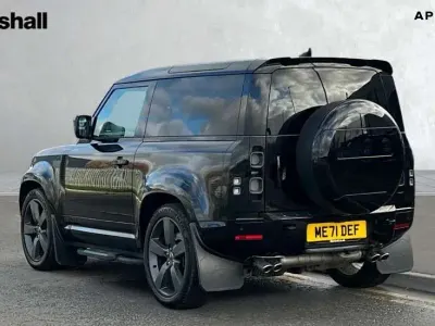 Käytetty Land Rover Defender 525 HP (386 kW) 2021 Musta Katumaasturi