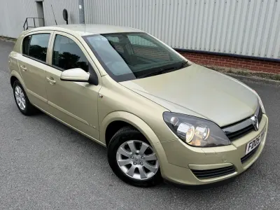 Used Vauxhall Astra Club 2005 Gold Hatchback