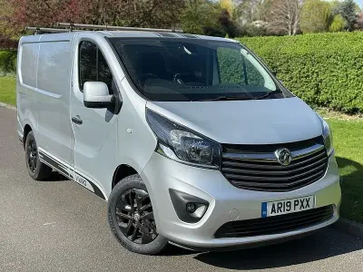 Second-hand Vauxhall Vivaro Edition 125 CP (91 kW) 2019 Argintiu Monovolum