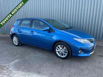 Used Toyota Auris 132 HP (97 kW) 2014 Blue Hatchback