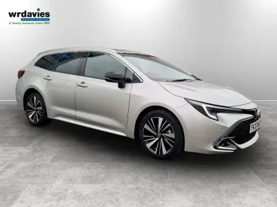 Usado Toyota Corolla Design 2025 Plateado Familiar