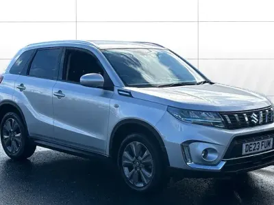 Käytetty Suzuki Vitara SZ-T 129 HP (94 kW) 2023 Hopea Katumaasturi