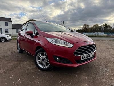 Used Ford Fiesta Zetec 82 HP (60 kW) 2016 Red Hatchback