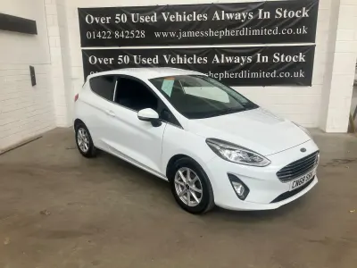 Used Ford Fiesta Zetec 100 HP (73 kW) 2018 White Hatchback