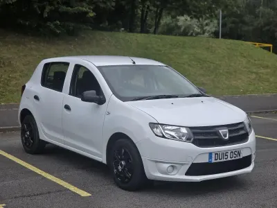 Used Dacia Sandero Ambiance 75 HP (55 kW) 2015 White Hatchback