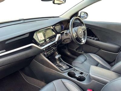 Used Kia Niro 141 HP (103 kW) 2019 White pearl SUV