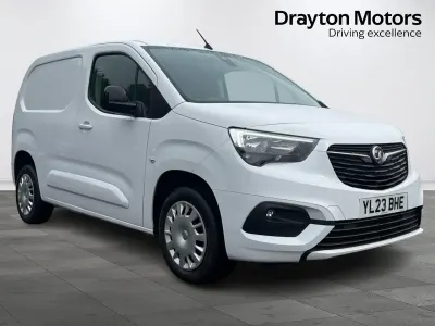Gebraucht Vauxhall Combo S 100 PS (73 kW) 2023 Weiß Van / Kleinbus