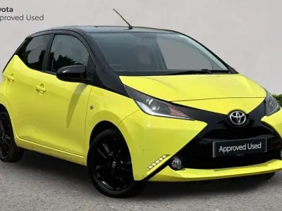 Used Toyota Aygo X-cite 69 HP (50 kW) 2016 Yellow Hatchback