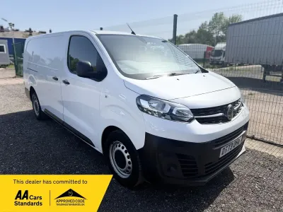Usado Vauxhall Vivaro 100 HP (73 kW) 2024 Branco Monovolume