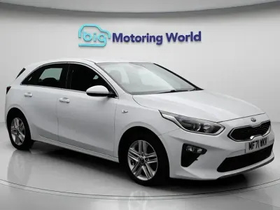 Begagnad Kia Ceed 118 HK (86 kW) 2021 Vit Halvkombi