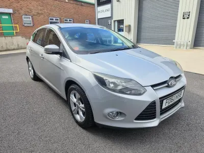 Used Ford Focus Zetec 125 HP (91 kW) 2011 Silver Hatchback