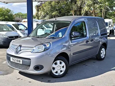 Usado Renault Kangoo Business 44 kW (60 HP) 2021 Cinzento Monovolume