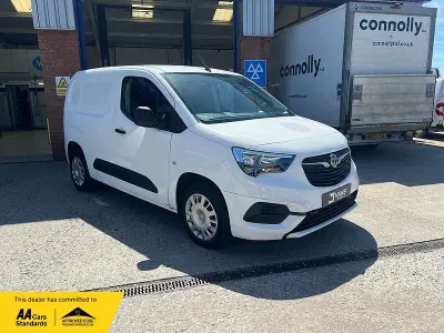 Used Vauxhall Combo Sportive 100 HP (73 kW) 2020 White MPV