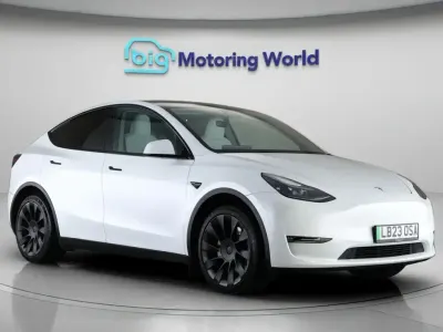Begagnad Tesla Model Y Long Range AWD 378 kW (514 HK) 2023 Vit SUV