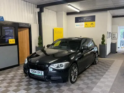 Begagnad BMW M135 M Performance 320 HK (235 kW) 2014 Svart Halvkombi