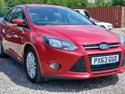 Used Ford Focus Zetec 125 HP (91 kW) 2013 Red Hatchback
