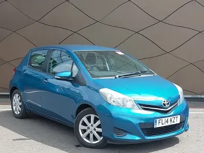 Used Toyota Yaris 101 HP (74 kW) 2014 Blue Hatchback