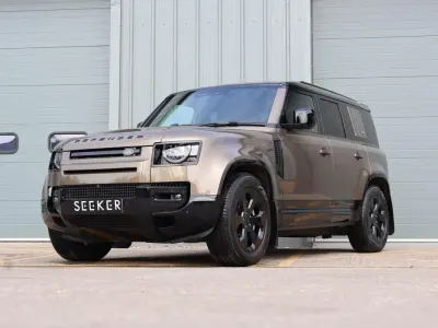 Used Land Rover Defender HSE Dynamic 300 HP (220 kW) 2024 Brown SUV