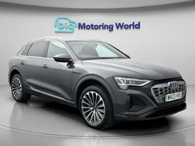 Usado Audi Q8 e-tron S-Line 300 kW (408 HP) 2023 Cinzento SUV